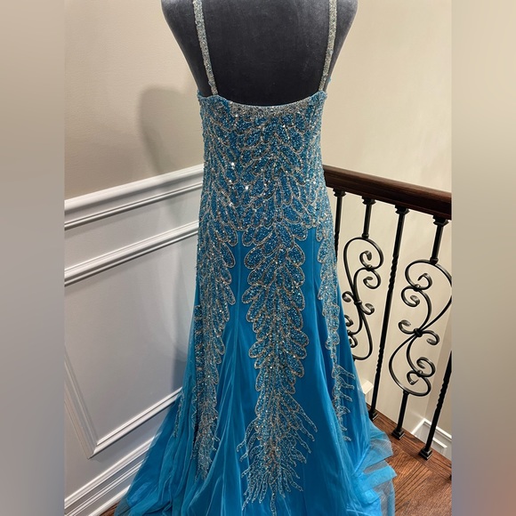 Dress - Picture 2 of 3